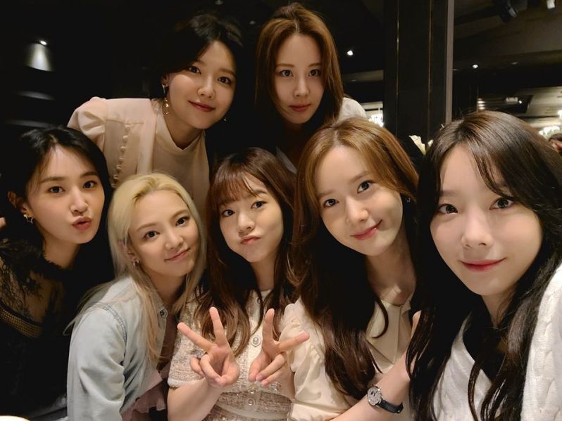 ファイル:SNSD.jpg