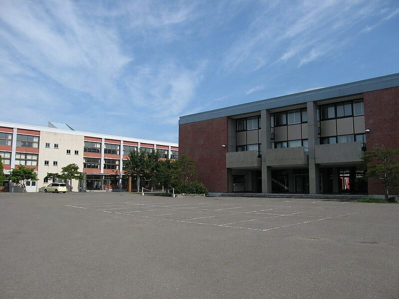 ファイル:岩見沢駒澤短期大学 ロゴ.jpg
